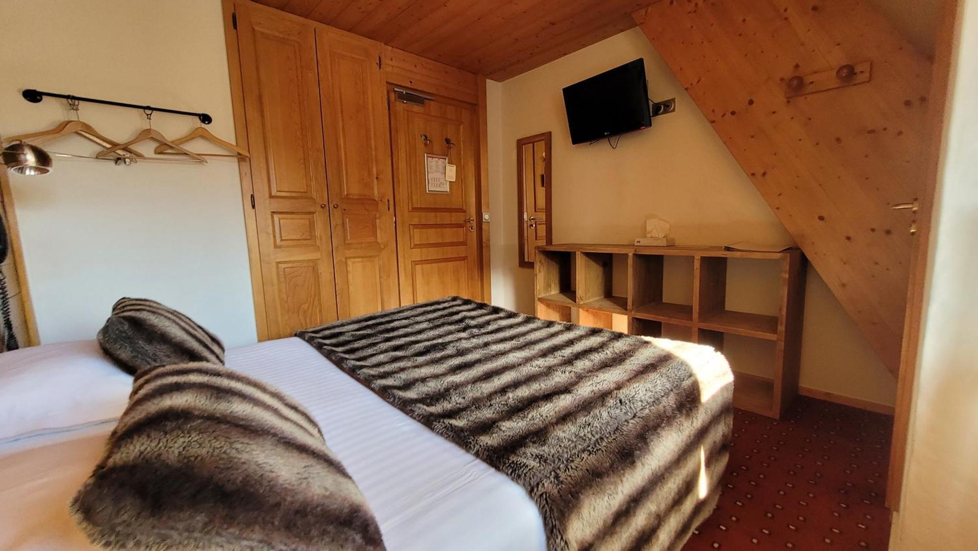Hotel Christiania ลาคลูซาซ์ ภายนอก รูปภาพ