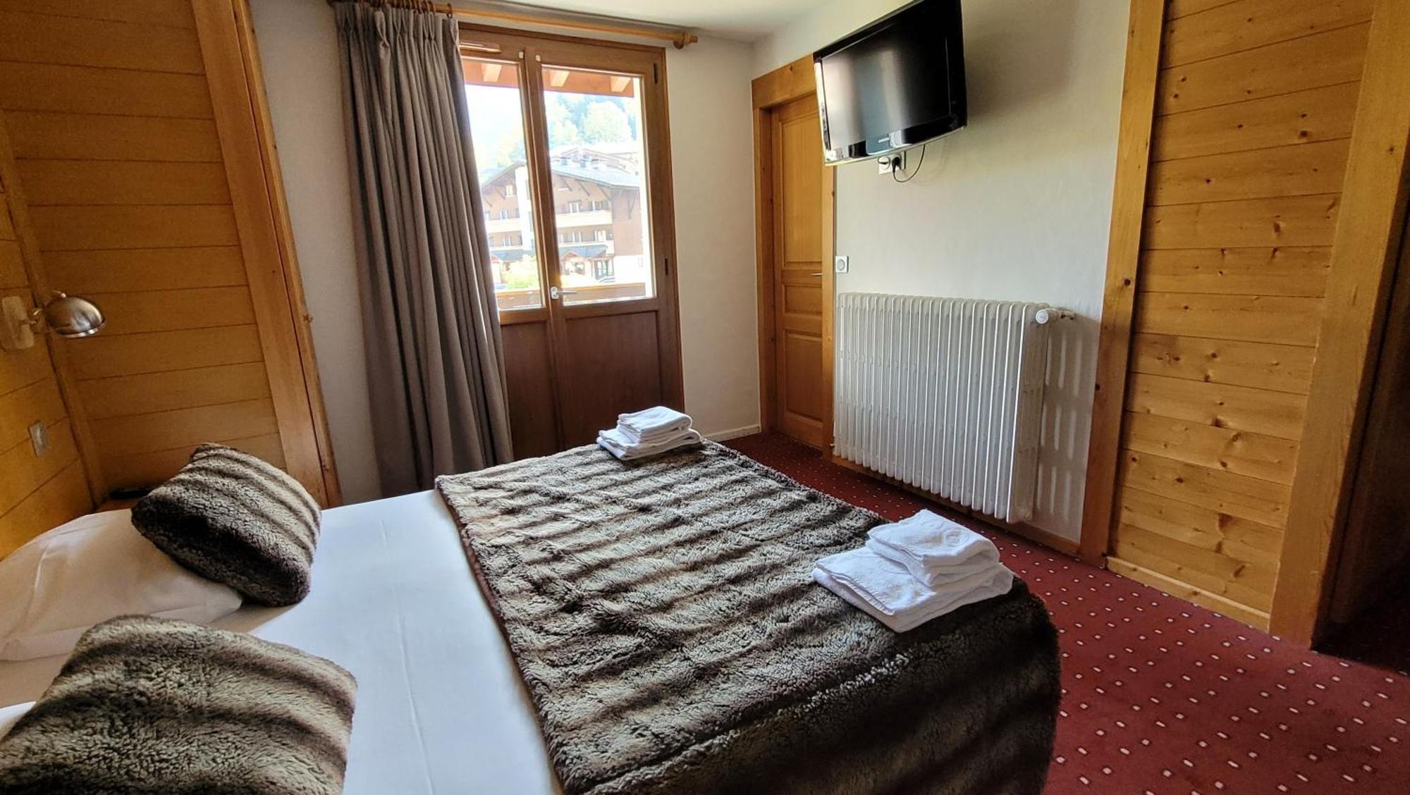 Hotel Christiania ลาคลูซาซ์ ภายนอก รูปภาพ